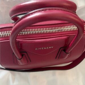 Givenchy Women's Leather Antigona  Handbag